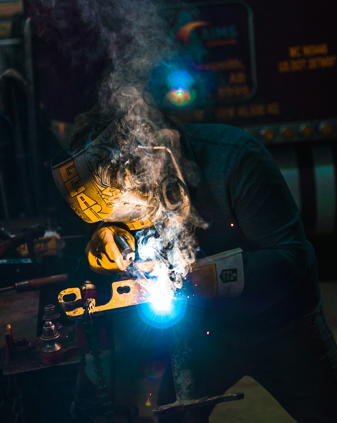person-welding-metal-tool-td-sdlqxfsy